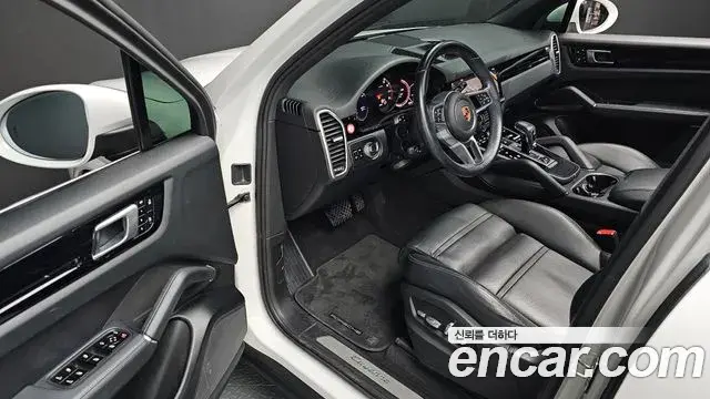 Porsche Cayenne 2020 — ფოტო 6/20