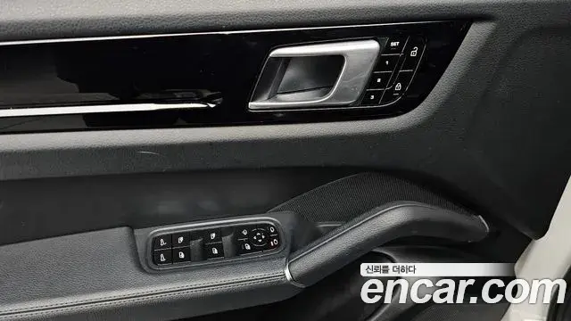 Porsche Cayenne 2020 — ფოტო 10/20