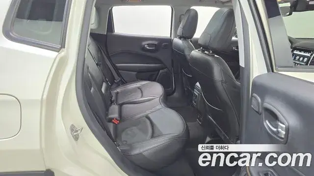 Jeep Compass 2020 — Фото 12/20