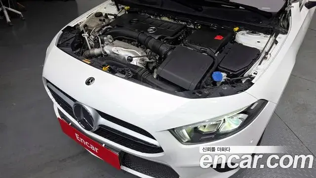 Mercedes-Benz A-Class 2019 — ფოტო 19/20