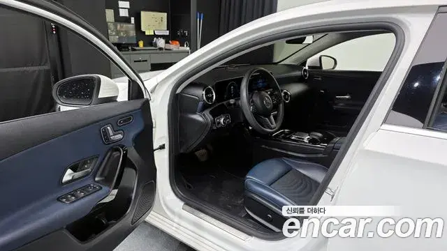 Mercedes-Benz A-Class 2019 — ფოტო 11/20