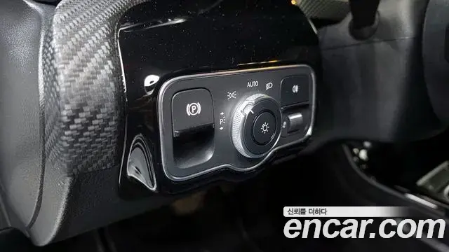 Mercedes-Benz A-Class 2019 — ფოტო 7/20