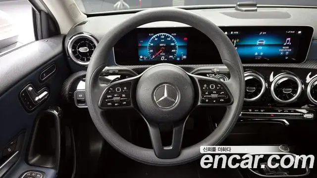 Mercedes-Benz A-Class 2019 — ფოტო 13/20