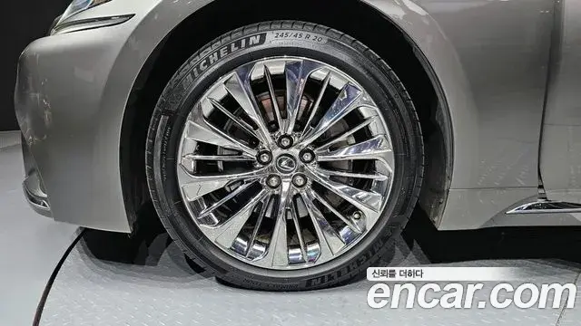 Lexus LS500 2018 — Şəkil 13/20