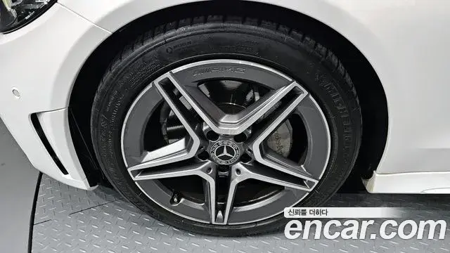 Mercedes-Benz C-Class 2019 — Photo 15/20