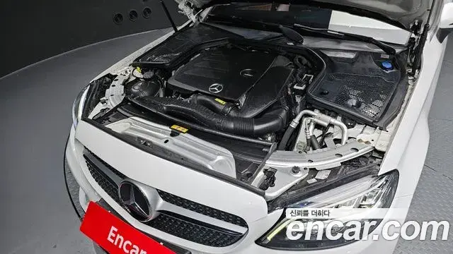 Mercedes-Benz C-Class 2019 — Photo 8/20