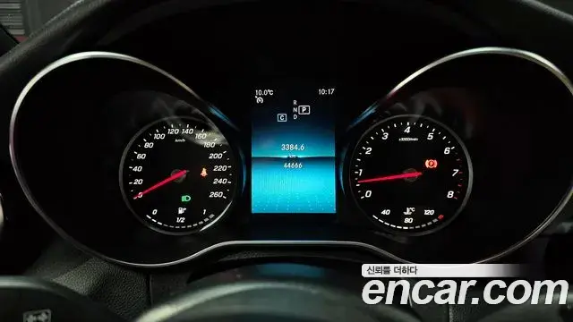 Mercedes-Benz C-Class 2019 — Photo 9/20