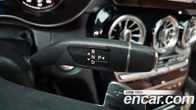 Mercedes-Benz C-Class 2019 — Photo 12/20
