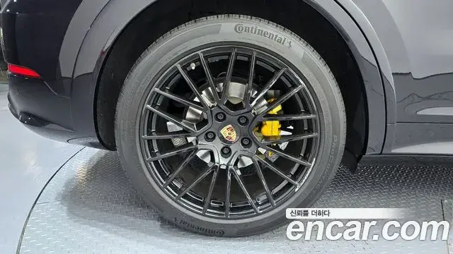 Porsche Cayenne 2021 — Photo 18/20