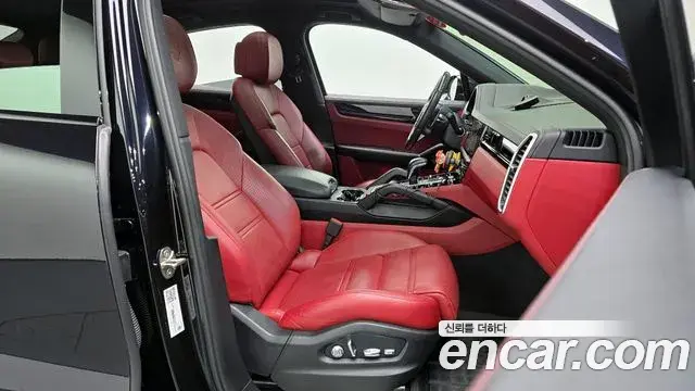 Porsche Cayenne 2021 — Photo 14/20