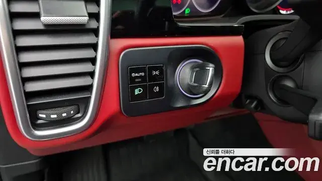 Porsche Cayenne 2021 — Photo 16/20
