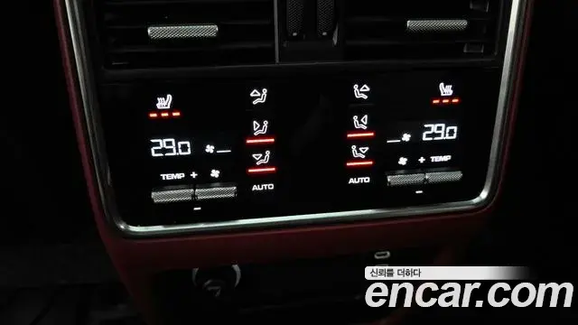 Porsche Cayenne 2021 — Photo 12/20