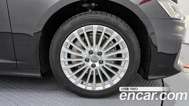 Audi A6 2020 — Photo 1/20