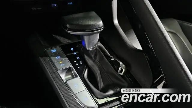 Hyundai The New Avante Hybrid 2021 — Photo 2/20