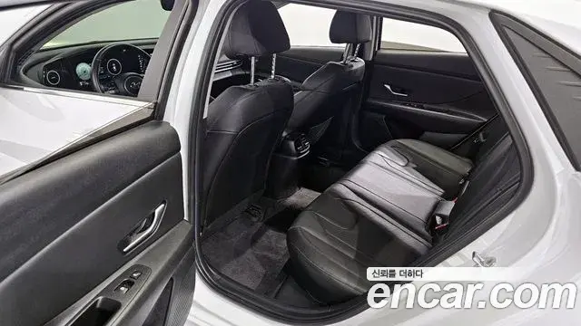 Hyundai The New Avante Hybrid 2021 — Photo 7/20