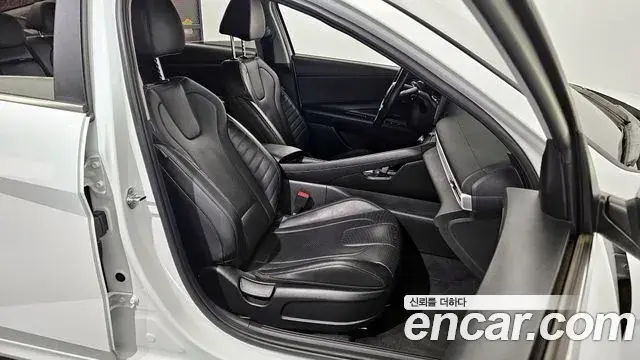 Hyundai The New Avante Hybrid 2021 — Photo 16/20