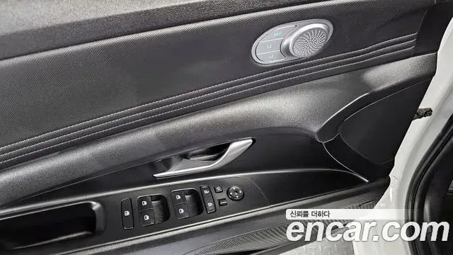 Hyundai The New Avante Hybrid 2021 — Photo 15/20