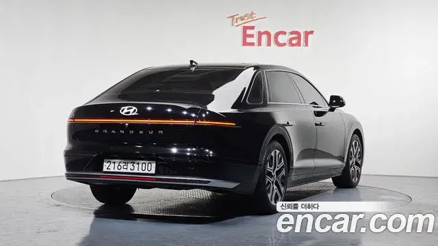 Hyundai Grandeur Hybrid 2023 — Şəkil 8/20