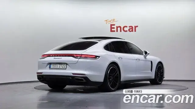 Porsche Panamera 2021 — Фото 1/20