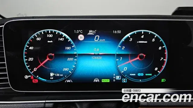 Mercedes-Benz GLE-Class 2020 — ფოტო 17/20