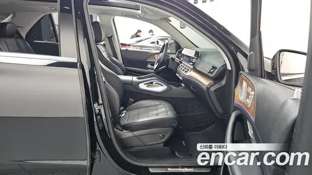 Mercedes-Benz GLE-Class 2020 — ფოტო 4/20