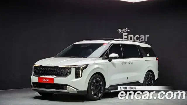 Kia Carnival 2023 — ფოტო 2/20