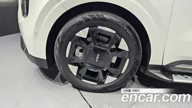 Kia Carnival 2023 — ფოტო 10/20