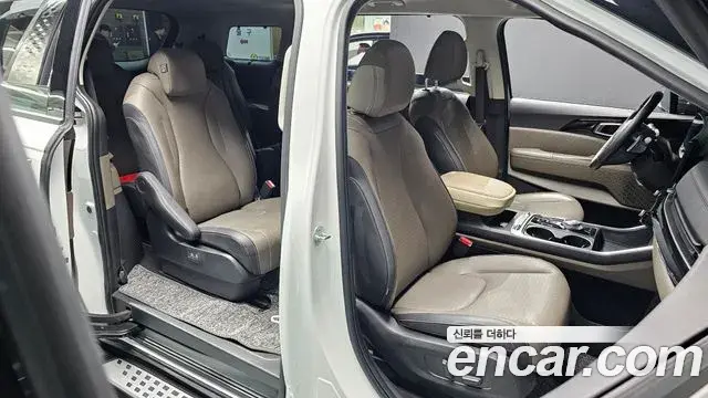 Kia Carnival 2023 — ფოტო 5/20