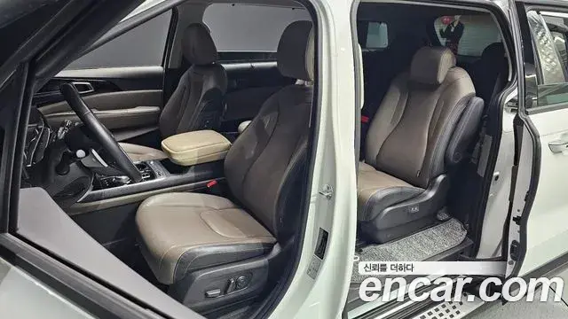 Kia Carnival 2023 — ფოტო 4/20