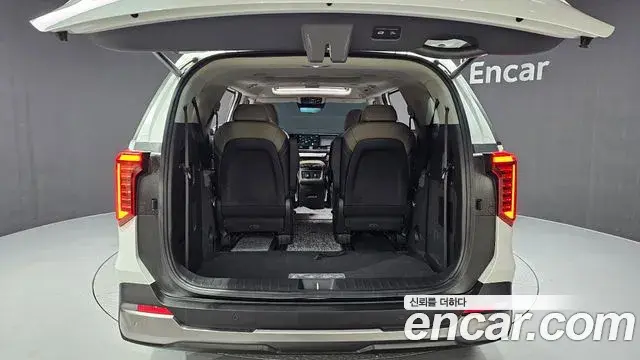 Kia Carnival 2023 — ფოტო 12/20