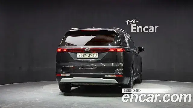 Kia Carnival 2020 — Фото 4/20
