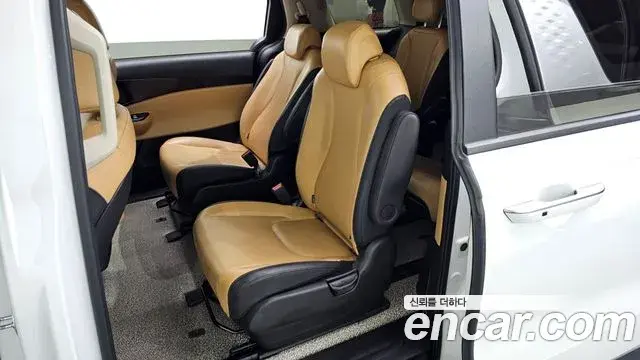 Kia Carnival 2023 — Фото 12/20