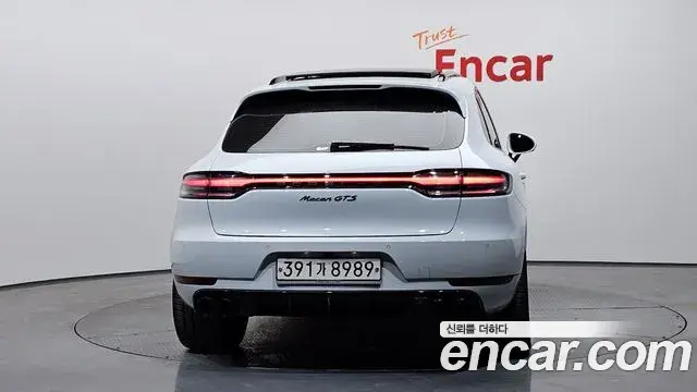 Porsche Macan 2021 — Photo 17/20