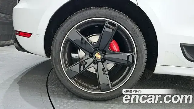 Porsche Macan 2021 — Photo 4/20