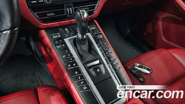 Porsche Macan 2021 — Photo 18/20