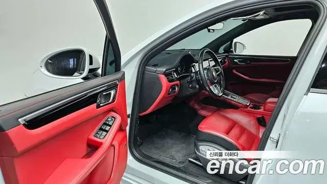 Porsche Macan 2021 — Photo 11/20