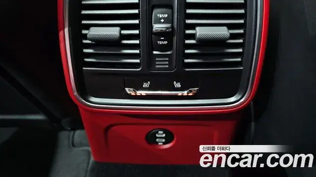 Porsche Macan 2021 — Photo 10/20