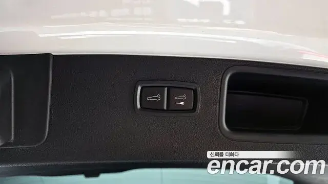 Porsche Macan 2021 — Photo 14/20