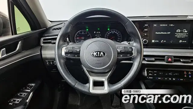 Kia K5 2019 — Photo 17/20
