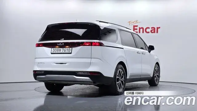 Kia Carnival 2023 — Şəkil 18/20