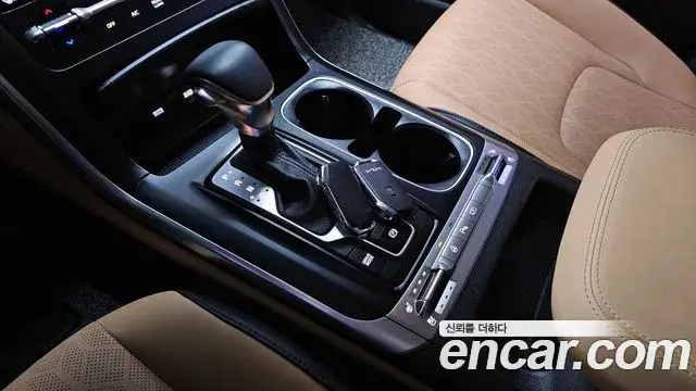 Kia Carnival 2023 — Şəkil 17/20