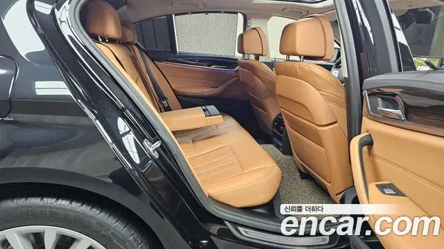 BMW 5 Series 2023 — ფოტო 16/20