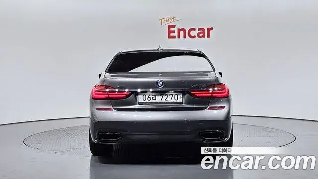 BMW 7 Series 2018 — ფოტო 8/20