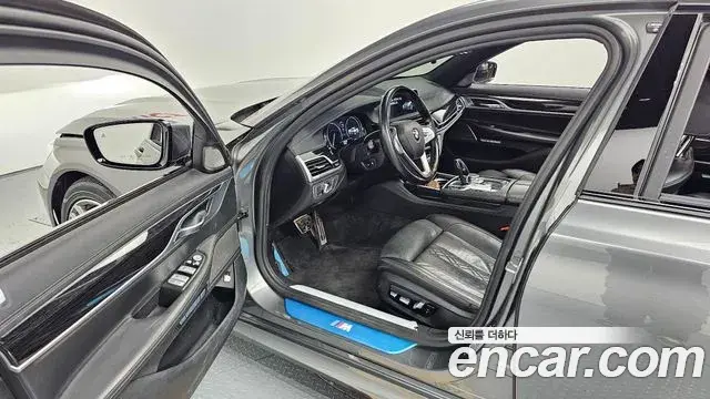 BMW 7 Series 2018 — ფოტო 17/20