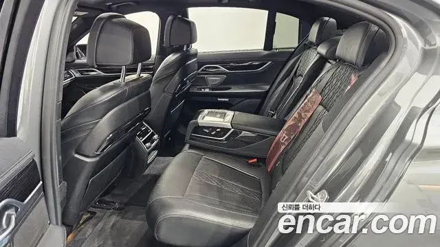 BMW 7 Series 2018 — ფოტო 10/20