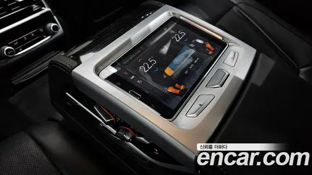 BMW 7 Series 2018 — ფოტო 14/20