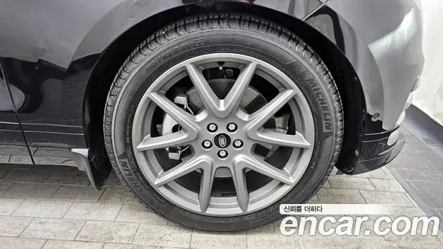 Land Rover Range Rover Velar 2024 — Photo 5/20