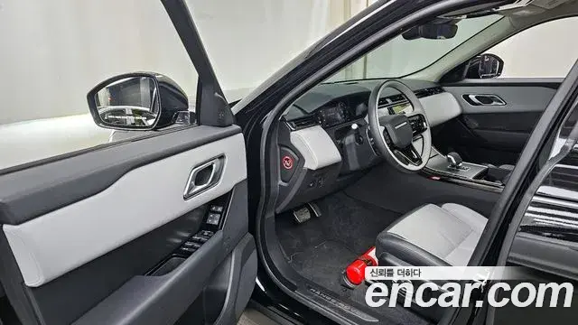 Land Rover Range Rover Velar 2024 — Photo 16/20