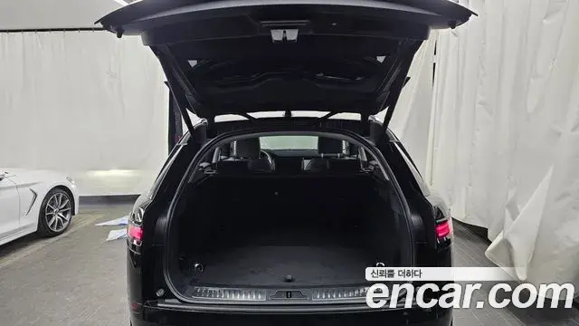 Land Rover Range Rover Velar 2024 — Photo 9/20