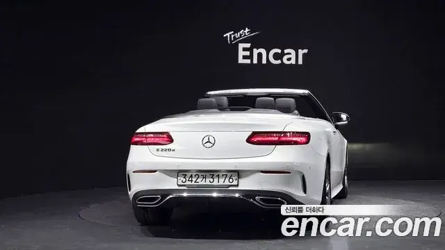 Mercedes-Benz E-Class 2019 — Photo 12/20